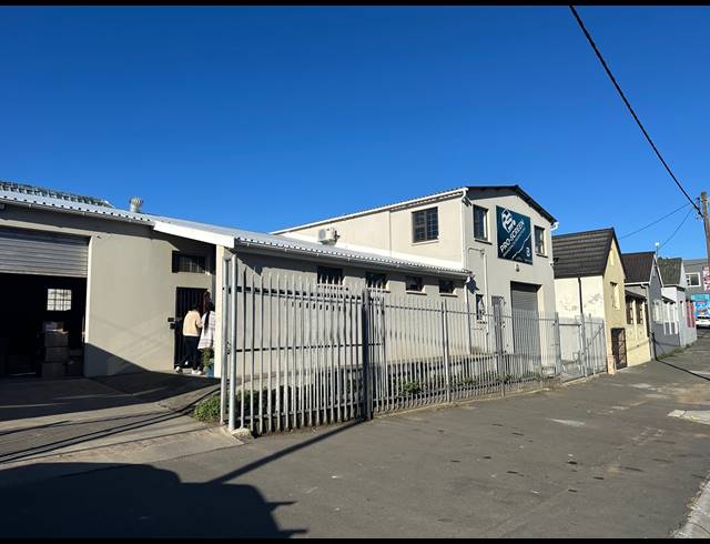 525M² WAREHOUSE FOR SALE IN QUIGNEY